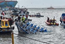 CHILE – AL MENOS CUATRO LANCHAS TERMINAN HUNDIDADS POR FUERTE OLEAJE EN EL SECTOR MUELLE PRAT DE VALPARAÍSO