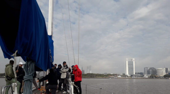 EL YATE ESPERANZA REALIZÓ UNA NAVEGACIÓN DE INSTRUCCIÓN CON ALUMNOS DEL CLUB NÁUTICO ENSENADA
