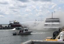 EEUU – EL CATAMARÁN DE PASAJEROS “SPIRIT OF NORFOLK” SE INCENDIA CON 100 PERSONAS A BORDO