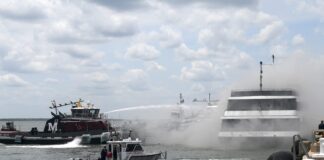 EEUU – EL CATAMARÁN DE PASAJEROS “SPIRIT OF NORFOLK” SE INCENDIA CON 100 PERSONAS A BORDO