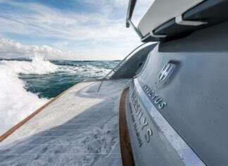 NUEVO YATE INVICTUS CON CUBIERTAS DE MARMOL (PISOS Y PLANCHADA)