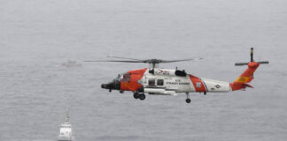 CAPITÁN DE UN BARCO PASA HORAS EN EL AGUA TRAS CAER POR LA BORDA FRENTE A LA COSTA DE FLORIDA