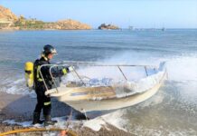 ESPAÑA – UN INCENDIO EN EL MUELLE CALCINA CINCO BARCOS EN EL PUERTO DE AGUILA EN MURCIA (VIDEO)