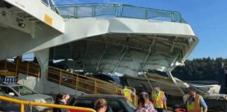 VIDEO – UN FERRY SE ESTRELLA CONTRA UN MUELLE DEL PUERTO DE SEATTLE EN EEUU