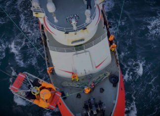 RESCATE EN EL MAR: PREFECTURA AERO EVACUÓ A UN TRIPULANTE DE UN PESQUERO