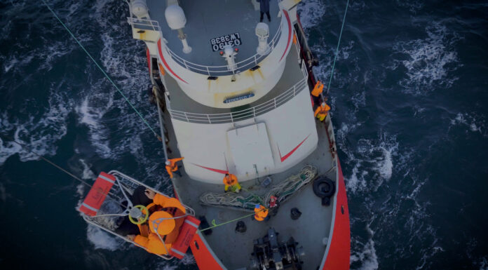 RESCATE EN EL MAR: PREFECTURA AERO EVACUÓ A UN TRIPULANTE DE UN PESQUERO