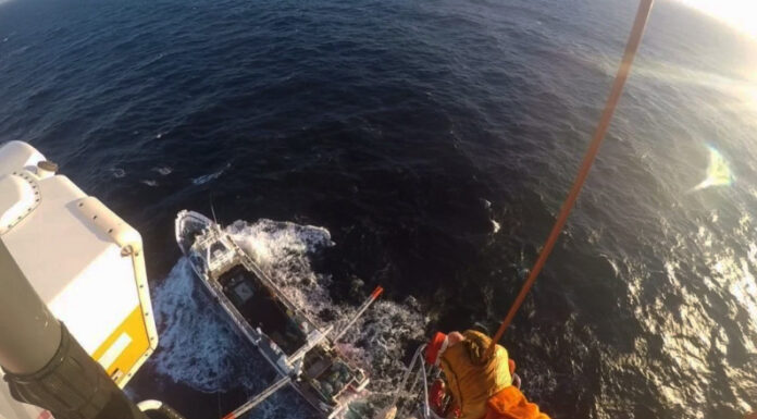 EMERGENCIA EN EL MAR ARGENTINO: PREFECTURA AEROEVACUÓ A UN TRIPULANTE ENFERMO