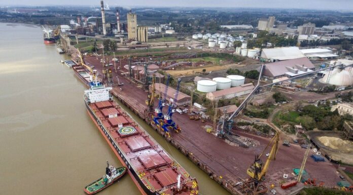 INVESTIGAN SI EL AGUA DE LASTRE DE LOS BUQUES DE ULTRAMAR CONTAMINA EL RÍO PARANÁ