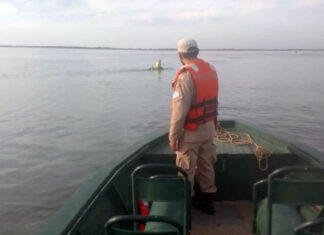 CORRIENTES – PREFECTURA RESCATÓ A DOS KAYAKISTAS