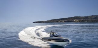 NUEVO MODELO FUERA DE BORDA DEPORTIVO INVICTUS GHT320S LISTO PARA SU DEBUT MUNDIAL EN CANNES 2022