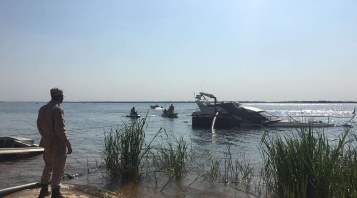 SE HUNDIÓ UN YATE DE 44 PIES EN LA COSTA DE PASO DE LA PATRIA