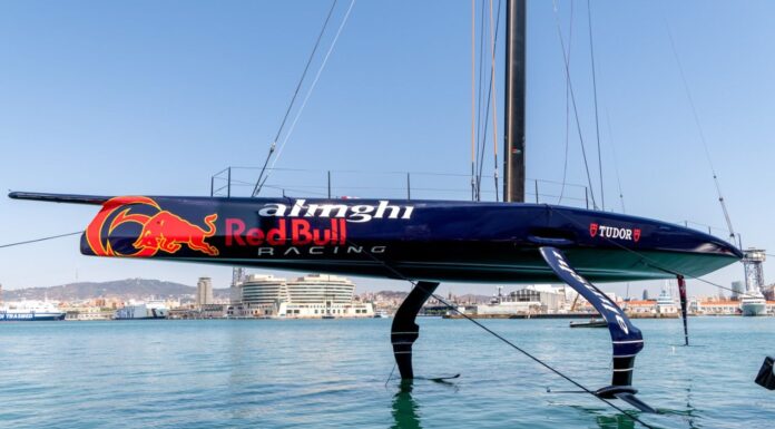 ALINGHI RED BULL RACING PRESENTA EL BARCO DE LA AMERICA’S CUP