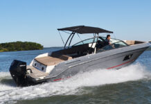 HOY EN ESLORAS PRESENTAMOS LA NUEVA QUEST 280 CON MOTOR FUERA DE BORDA