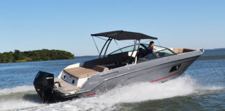 HOY EN ESLORAS PRESENTAMOS LA NUEVA QUEST 280 CON MOTOR FUERA DE BORDA