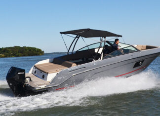 HOY EN ESLORAS PRESENTAMOS LA NUEVA QUEST 280 CON MOTOR FUERA DE BORDA