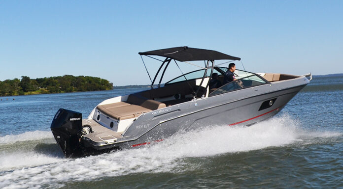 HOY EN ESLORAS PRESENTAMOS LA NUEVA QUEST 280 CON MOTOR FUERA DE BORDA