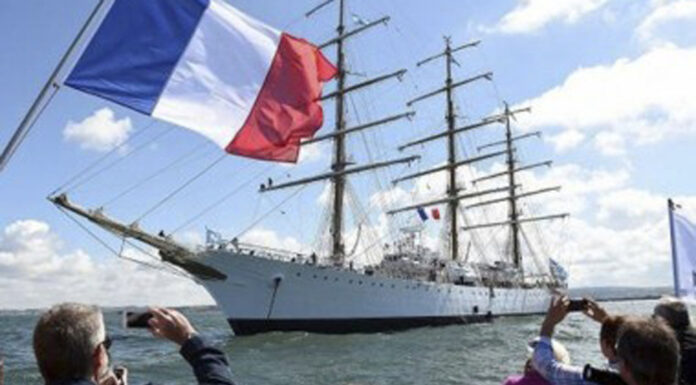 LA FRAGATA ARA “LIBERTAD” AMARRÓ EN TOULON