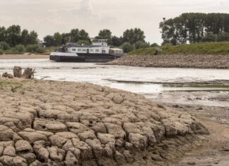 EL RÍO RIN ALCANZA NIVELES CRÍTICOS Y COMPLICA EL TRANSPORTE FLUVIAL EN EUROPA