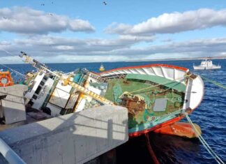 SE HUNDIÓ UN BUQUE EN EL MUELLE DE PUERTO MADRYN
