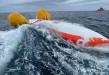 MILAGRO: ASÍ SE RESCATÓ A UN HOMBRE QUE AGUANTÓ 16 HORAS BAJO SU VELERO VOLCADO EN GALICIA
