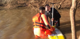 CONCEPCIÓN DEL URUGUAY – PREFECTURA RESCATÓ A UN KITESURFITSA QUE ERA ARRASTRADO POR LA CORRIENTE DEL RÍO