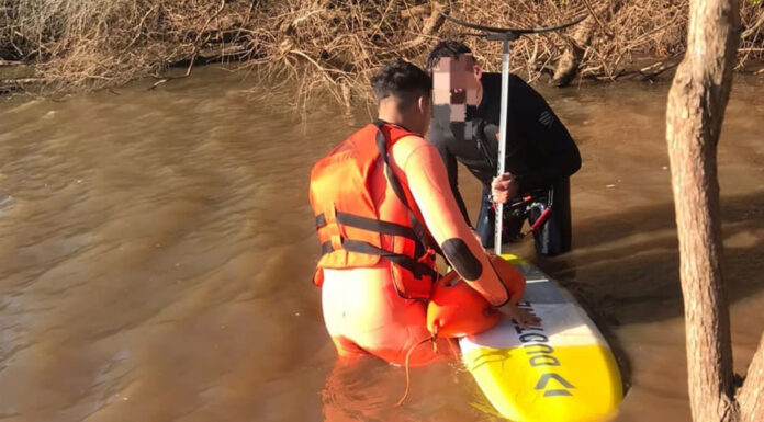 CONCEPCIÓN DEL URUGUAY – PREFECTURA RESCATÓ A UN KITESURFITSA QUE ERA ARRASTRADO POR LA CORRIENTE DEL RÍO