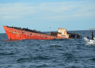 UN NUEVO BARCO SE HUNDE EN LAS GRUTAS: EL PARQUE SUBMARINO NO PARA DE CRECER