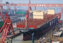 SE BOTÓ EL CARGUERO MAS GRANDE DEL MUNDO, TIENE 400 MTS DE ESLORA Y CARGA 24.116 CONTENEDORES