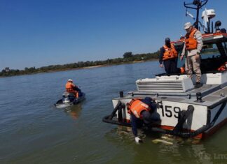 UN REMOLCADOR DERRAMÓ COMBUSTIBLE EN EL PARANÁ Y ALERTAN POR CONTAMINACIÓN