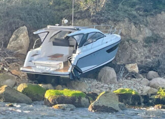 EEUU – SEIS HERIDOS CUANDO UN YATE DE 30 PIES SE ESTRELLA CONTRA UN ACANTILADO EN LA ISLA DE WIGHT