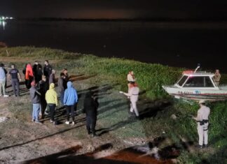 VUELCO DE UNA LANCHA EN CORONDA: SIGUE SIN APARECER UN HOMBRE DE 60 AÑOS Y UN BEBÉ CONTINÚA INTERNADO EN GRAVE ESTADO