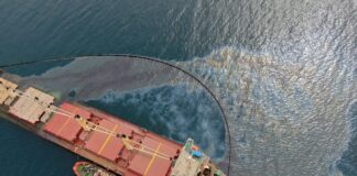 GIBRALTAR CONFIRMA LA FUGA DE COMBUSTIBLE DEL BUQUE SEMIHUNDIDO JUNTO A SU COSTA