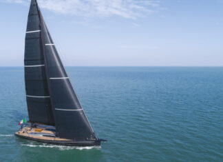 ADVANCED YACHTS A66S: LIGERO Y DE GRAN RENDIMIENTO
