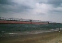 ITUZAINGÓ: FUERTES VIENTOS ARRASTRARON UNA BARCAZA QUE CIRCULABA POR EL RÍO PARANÁ HACIA COSTA