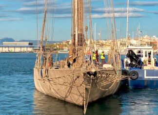 VIDEO – REFLOTAN LA GOLETA “ELEONORA E” DE 50 M QUE SE HUNDIÓ EN TARRAGONA EN JUNIO