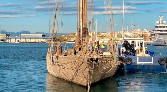 VIDEO – REFLOTAN LA GOLETA “ELEONORA E” DE 50 M QUE SE HUNDIÓ EN TARRAGONA EN JUNIO