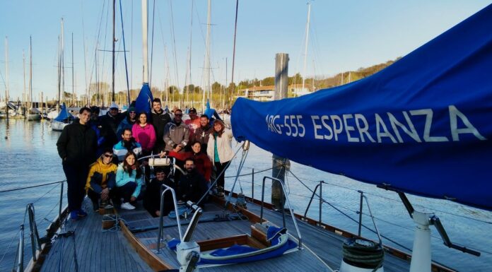 EL VELERO ESPERANZA NAVEGÓ CON ALUMNOS DEL CLUB UNIVERSIDAD NACIONAL DE LA PLATA