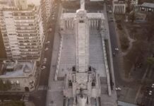 EL EMBLEMÁTICO MONUMENTO CON FORMA DE BARCO