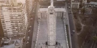 EL EMBLEMÁTICO MONUMENTO CON FORMA DE BARCO