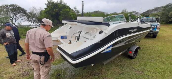 TRAS INTENSO RASTRILLAJE, RECUPERARON LA LANCHA ROBADA EN LA ISLA APIPÉ: APARECIÓ SIN MOTOR