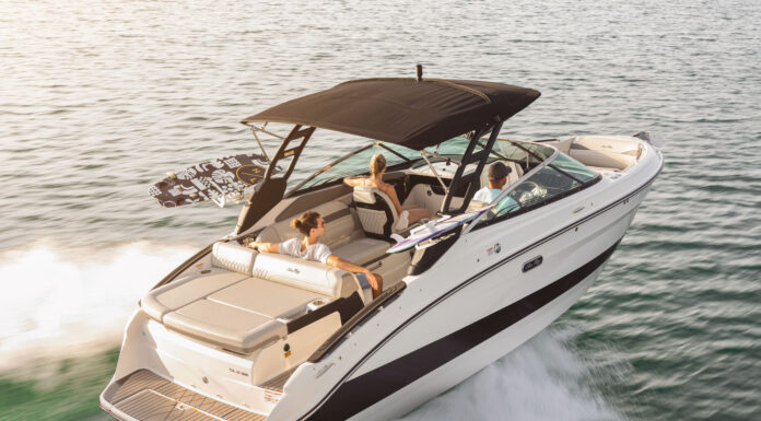 SEA RAY PRESENTA LA SLX 260 SURF