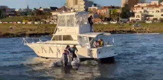 VIDEO – RESCATAN UN CRUCERO VARADO EN PUNTA GORDA FRENTE A MONTEVIDEO