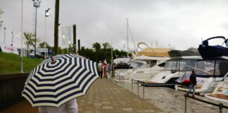 NI LA LLUVIA, NI EL MAL TIEMPO….IMPEDIRÁN QUE HOY CONTINÚE EL SALÓN NÁUTICO