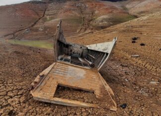 EL “BARCO FANTASMA” DE LA 2º GUERRA MUNDIAL EMERGE EN UN LAGO AFECTADO POR LA SEQUIA: “SU HUNDIMIENTO SIGUE SIENDO UN MISTERIO”