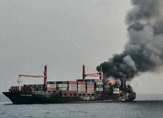 SE INFORMA QUE UN PORTACONTENEDORES SE HUNDE EN EL MAR ROJO DESPUÉS DE UN INCENDIO