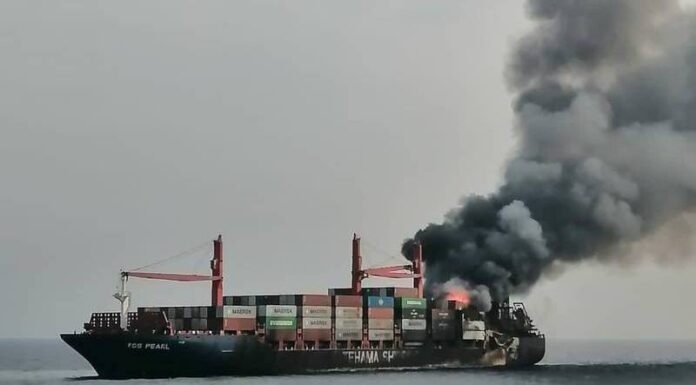 SE INFORMA QUE UN PORTACONTENEDORES SE HUNDE EN EL MAR ROJO DESPUÉS DE UN INCENDIO