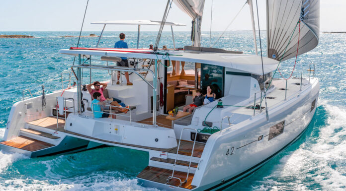 TENDENCIAS – EL CATAMARAN SE IMPONE AL VELERO COMO LA EMBARCACIÓN PREFERIDA PARA ALQUILAR EN EUROPA