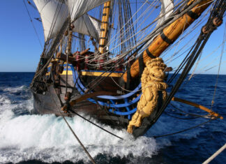 EL VELERO MÁS GRANDE DEL MUNDO LLEGA A BARCELONA