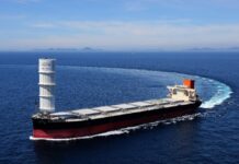 EL PRIMER BARCO GRANELERO PROPULSADO POR TECNOLOGÍA EÓLICA Y UNA VELA RÍGIDA, YA SURCA LOS OCÉANOS