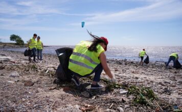 VICENTE LÓPEZ RECOLECTÓ MÁS DE 220 KILOS DE RESIDUOS EN UNA JORNADA DE LIMPIEZA DE LA COSTA
